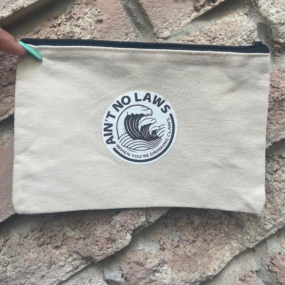 White claw pouch - Picture 3 of 3